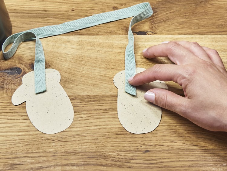 Geschenkanhänger basteln Step 02