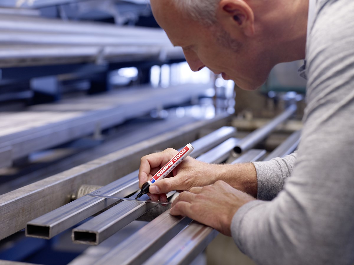 edding 3000 Permanentmarker braun, Rundspitze 1,5-3 mm (Art.-Nr.: 4-3000007)