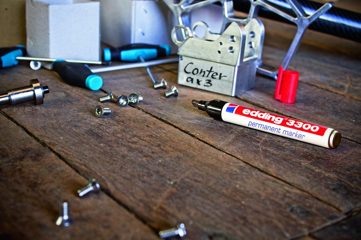 edding 3300 Permanentmarker hellblau, Keilspitze 1-5 mm (Art.-Nr.: 4-3300010)