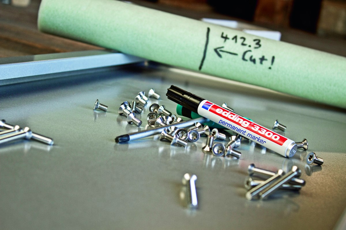 edding 3300 Permanentmarker hellblau, Keilspitze 1-5 mm (Art.-Nr.: 4-3300010)