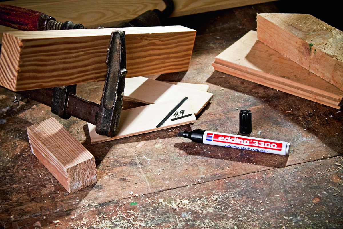 edding 3300 Permanentmarker hellblau, Keilspitze 1-5 mm (Art.-Nr.: 4-3300010)