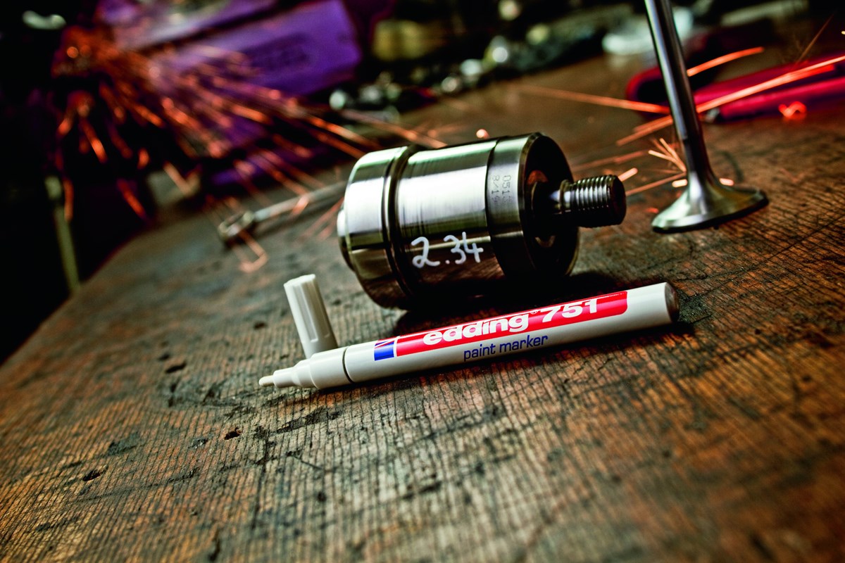 edding 751 Lackmarker rot, Rundspitze 1-2 mm (Art.-Nr.: 4-751002)