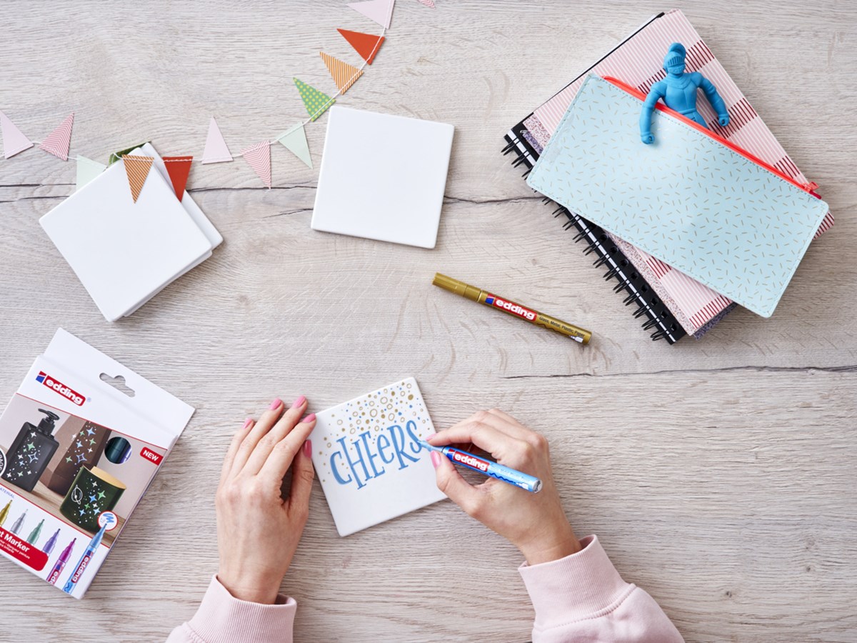 edding 751 creative Glanzlack-Marker pastellgrün, Rundspitze 1-2 mm (Art.-Nr.: 4-751-9-137)