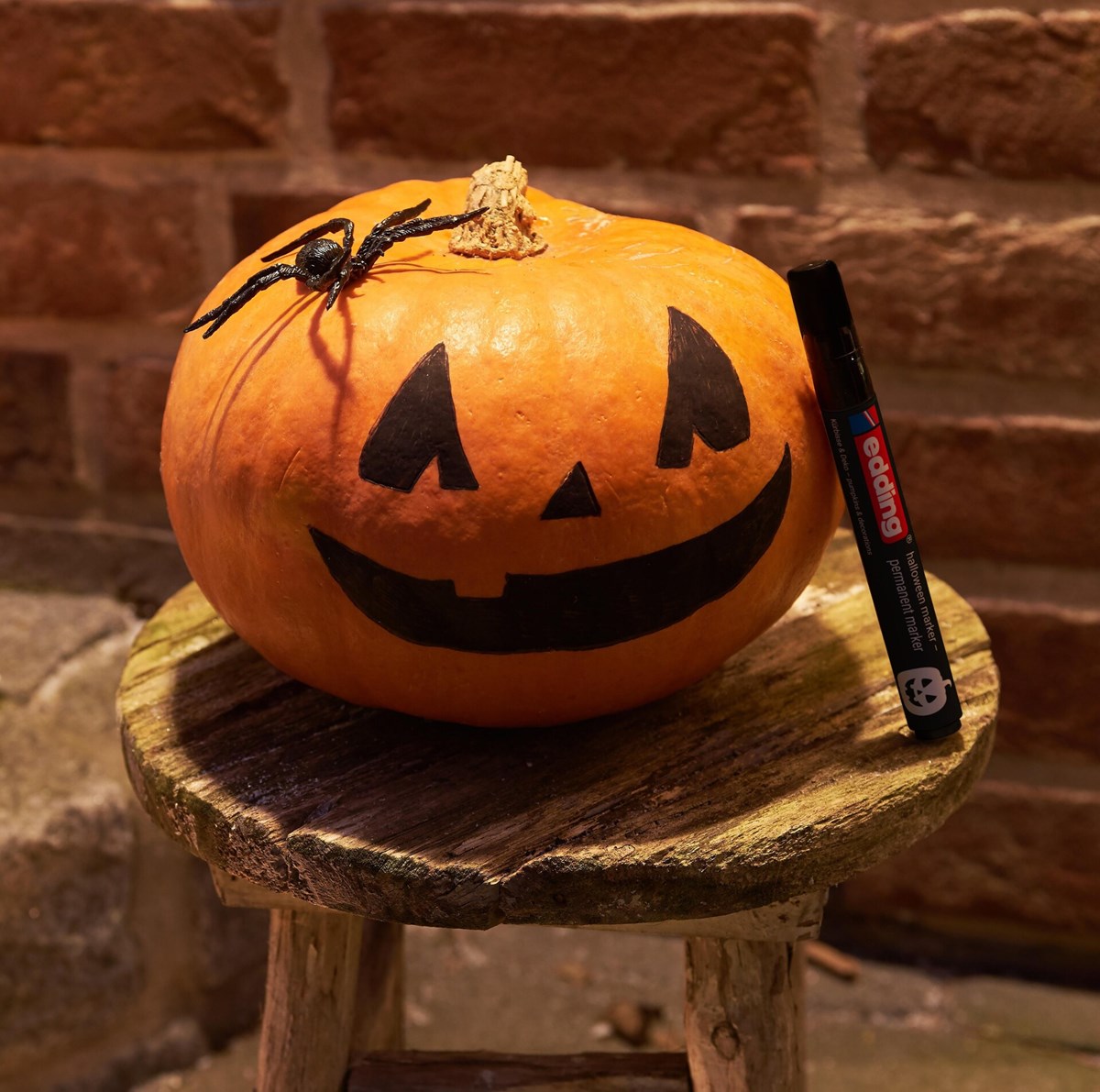 edding 3110 Halloween Marker schwarz Blister, Rundspitze 1,5-3 mm (Art.-Nr.: 4-3110-1-001)