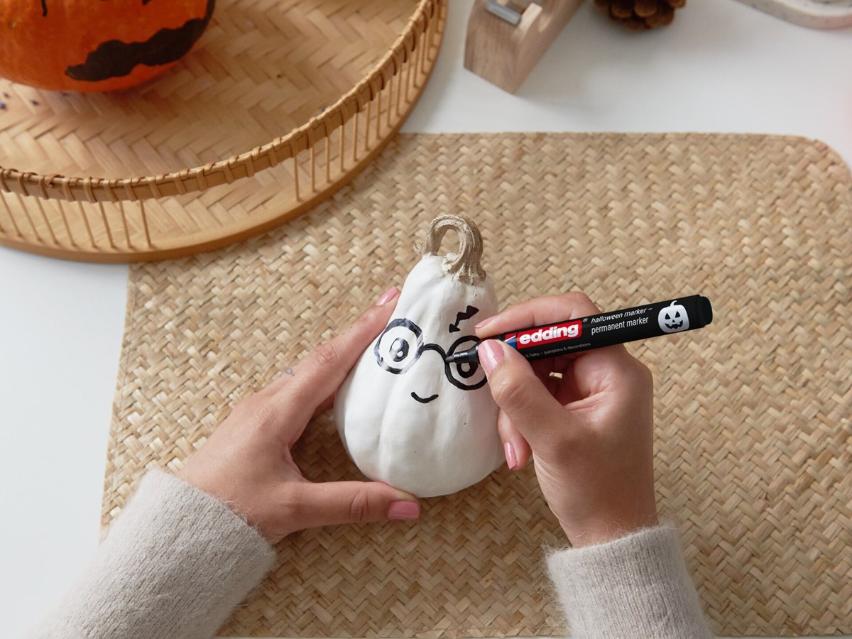 edding 3110 Halloween Marker schwarz Blister, Rundspitze 1,5-3 mm (Art.-Nr.: 4-3110-1-001)