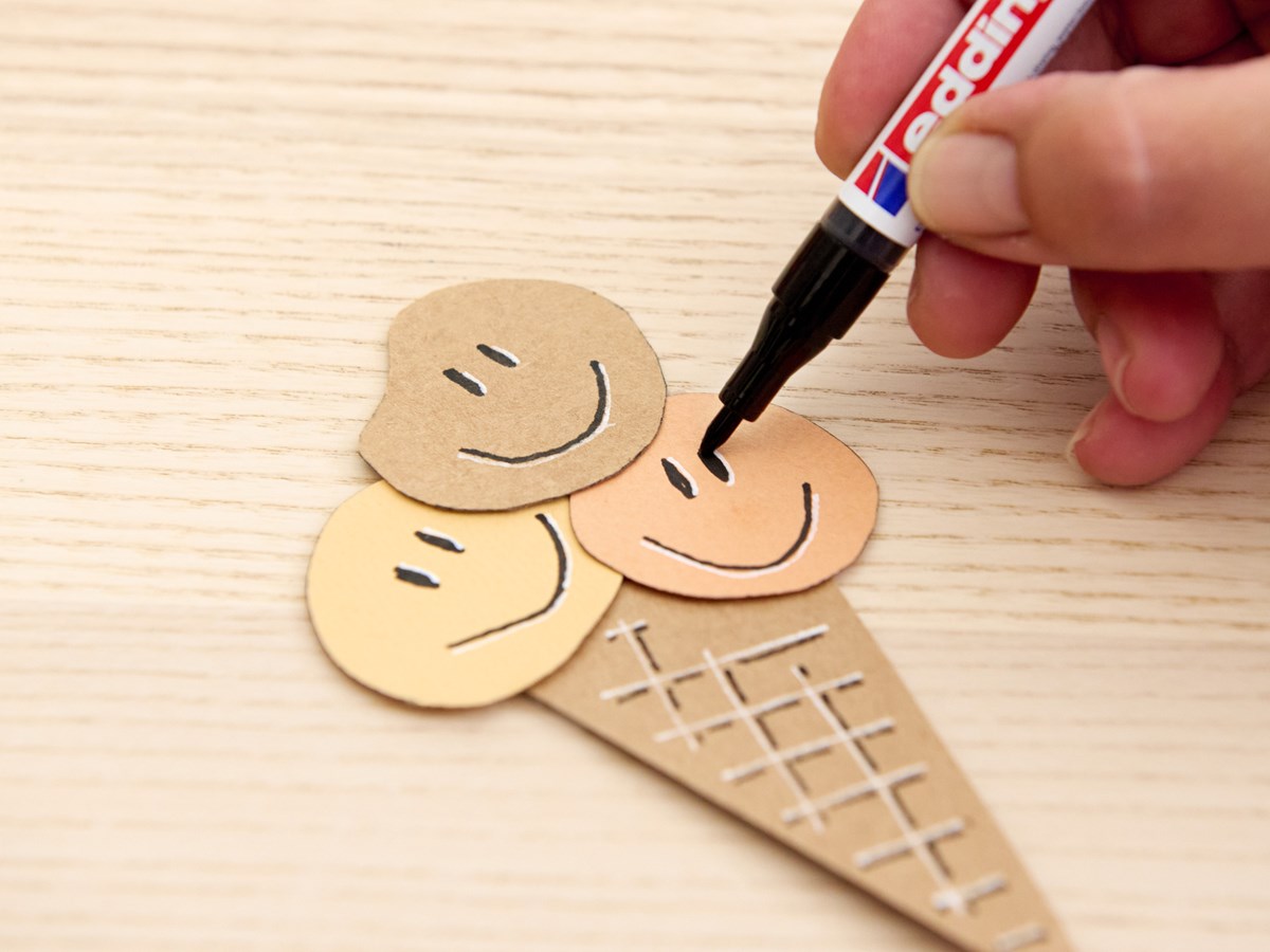 edding 5500 Acrylmarker extra fein schwarz + weiß, 2er Set, Rundspitze 0,7-1 mm (Art.-Nr.: 4-5500-2)