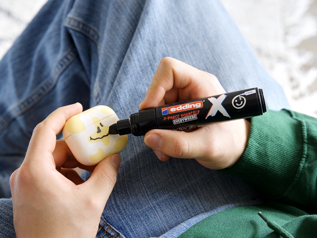 edding 6900 X Multi Marker, Black & White Color Set, 2 Acrylstifte, Keilspitze 2-10 mm (Art.-Nr.: 4-6900-2-1)