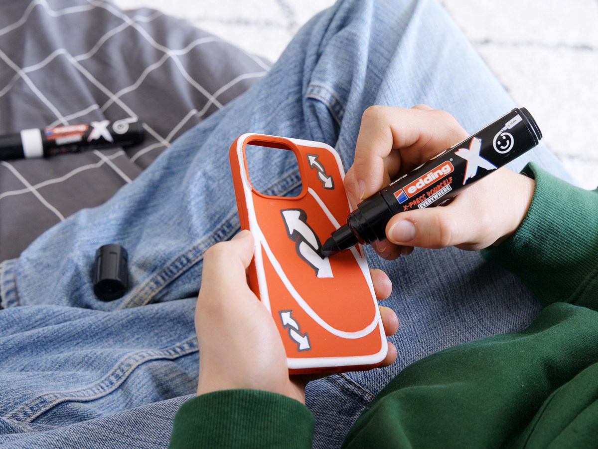 edding 6900 X Multi Marker, Black & White Color Set, 2 Acrylstifte, Keilspitze 2-10 mm (Art.-Nr.: 4-6900-2-1)