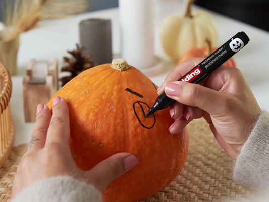 edding 3110 Halloween Marker schwarz Blister, Rundspitze 1,5-3 mm (Art.-Nr.: 4-3110-1-001)