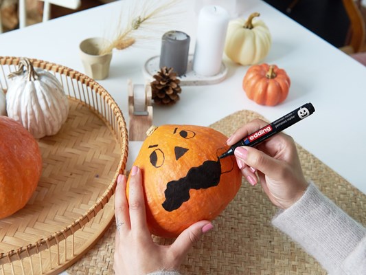 edding 3110 Halloween Marker schwarz Blister, Rundspitze 1,5-3 mm (Art.-Nr.: 4-3110-1-001)