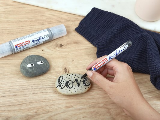 edding 5300 Acrylmarker fein sonnengelb, Rundspitze 1-2 mm (Art.-Nr.: 4-5300906)