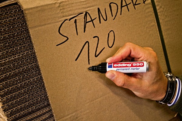 edding 550 Permanentmarker schwarz, Rundspitze 3-4 mm (Art.-Nr.: 4-550001)