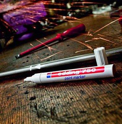 edding 750 Lackmarker schwarz, Rundspitze 2-4 mm (Art.-Nr.: 4-750001)