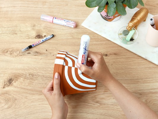 edding 5000 Acrylmarker breit helllavendel matt, Keilspitze 5-10 mm (Art.-Nr.: 4-5000931)