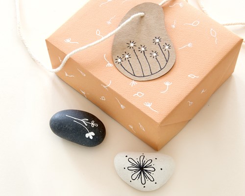 edding 5500 Acrylmarker extra fein schwarz + weiß, 2er Set, Rundspitze 0,7-1 mm (Art.-Nr.: 4-5500-2)